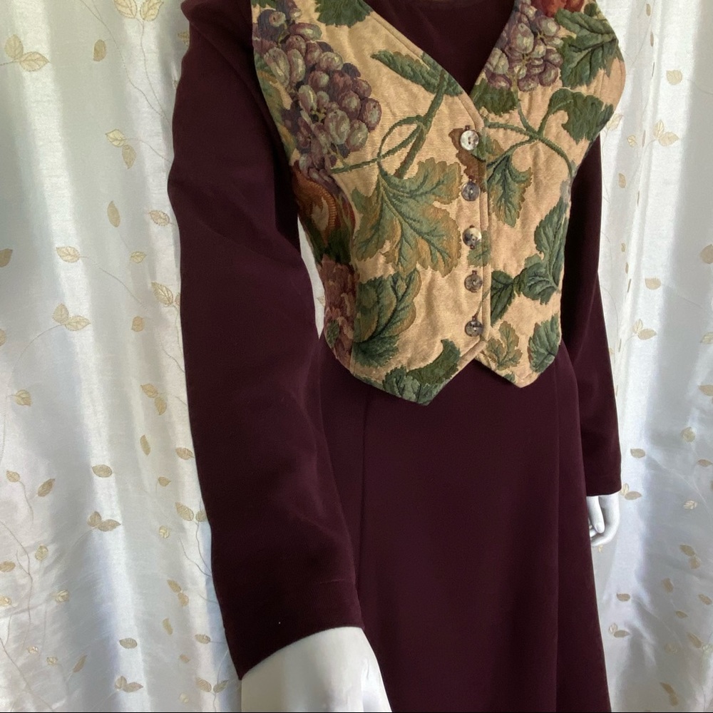 Vintages Vested Dress - Picture 3 of 12